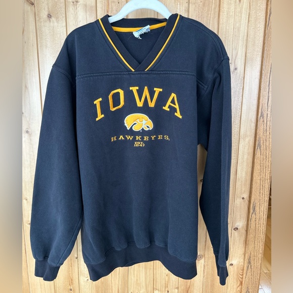 NCAA Other - Vintage NCAA Men’s Iowa Black & Gold V-Neck Crewneck Size Medium
